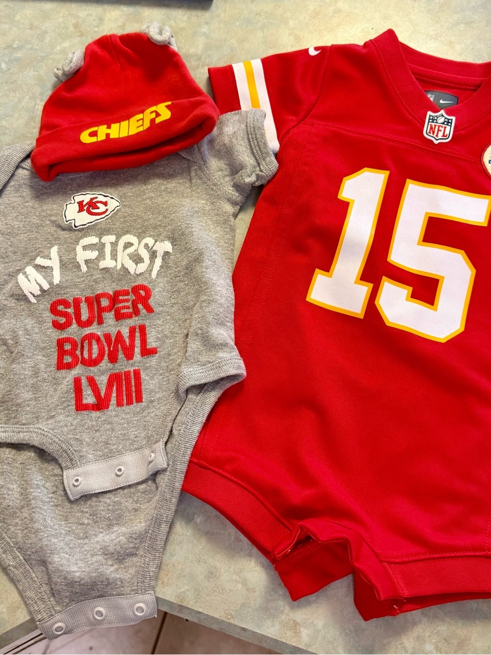Fanatics Red & Gray Kansas City Chiefs Infant One-Piece Set